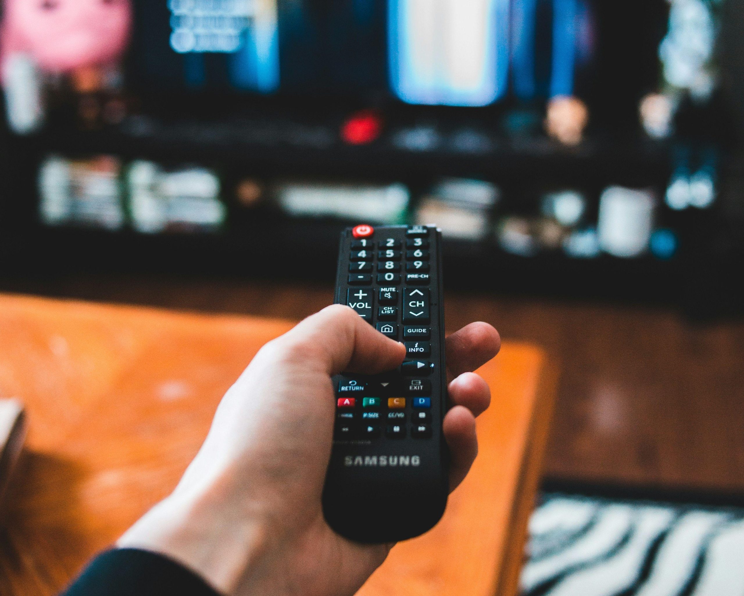 (P) Cât de mare ar trebui să fie televizorul tău raportat la camera în care se află?
