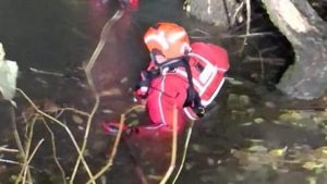 Pescar găsit înecat în apele Crişului Negru. Un bărbat i-a văzut undiţele abandonate pe mal şi a dat alarma