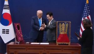 Trump, răsfăţat cu preparate şi cadouri de Coreea de Sud. A promis că va „rezolva” problema Coreei de Nord