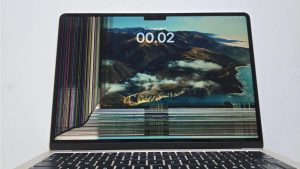 (P) Brontobyte: service-ul de MacBook din București care repară ce alții declară „nereparabil”