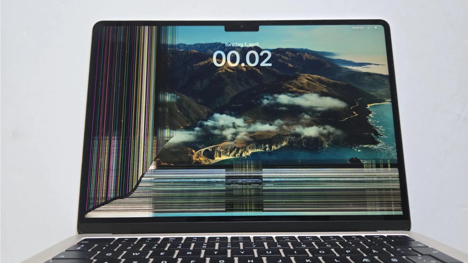 (P) Brontobyte: service-ul de MacBook din București care repară ce alții declară „nereparabil”