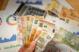 Comisia Europeană taie prognoza pentru România: Creștere economică de doar 0,7% în 2025