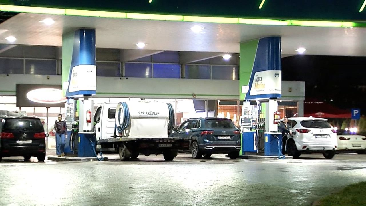 8,34 de lei un litru de motorină premium, iar scumpirea este doar începutul. Efectele crizei Lukoil
