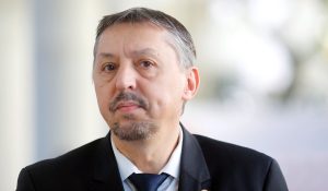 Demisia lui Daniel David, cerută de un profesor universitar doctor: „Minte, cenzurează ce nu-i convine”