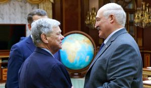 Belarusul a eliberat 123 deţinuţi politici, după discuţiile cu SUA. Printre ei, un laureat al Premiului Nobel