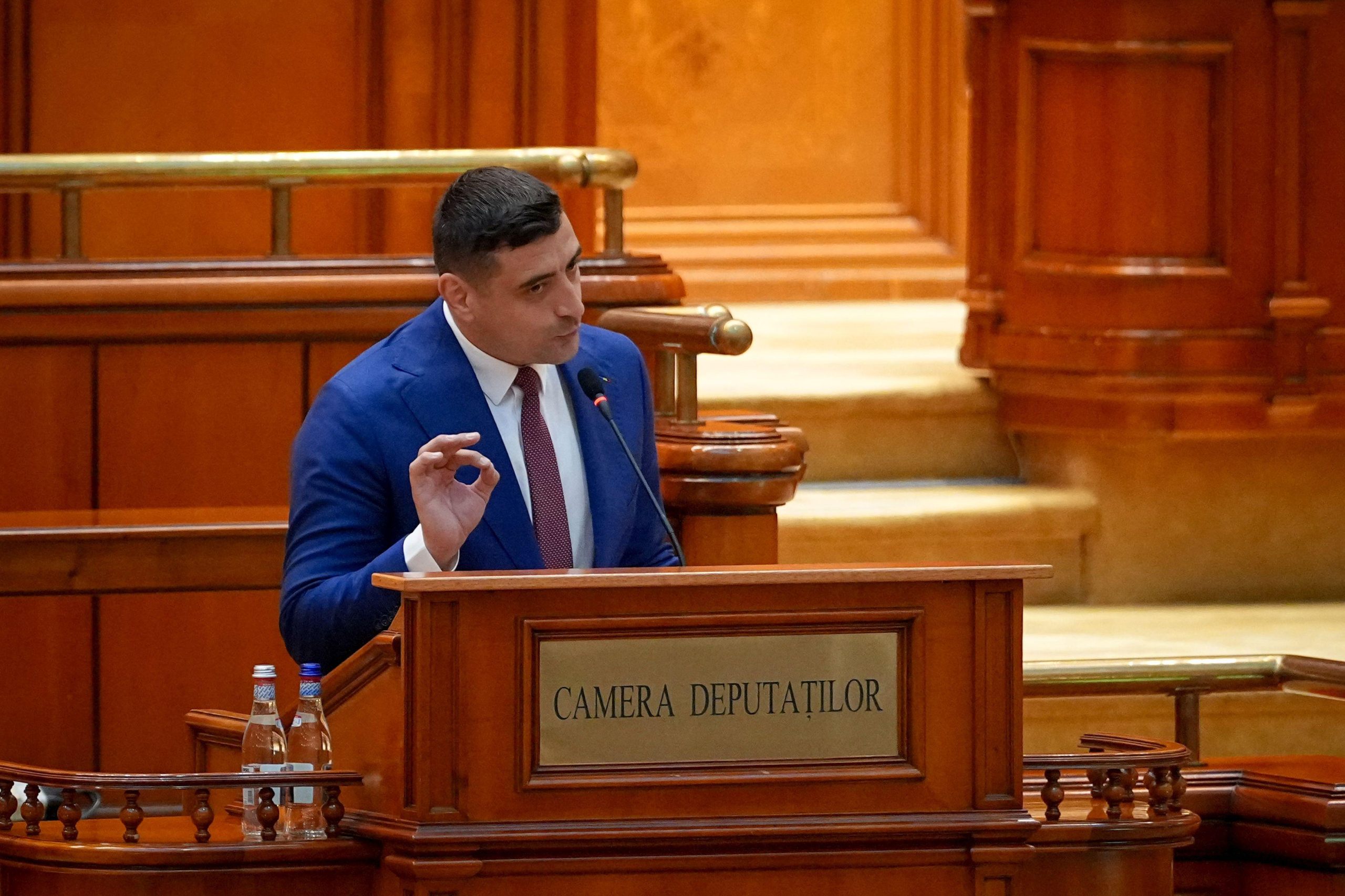 AUR depune două moțiuni simple împotriva miniștrilor Predoiu și Marinescu. Enache: „Guvernează un eşec total”