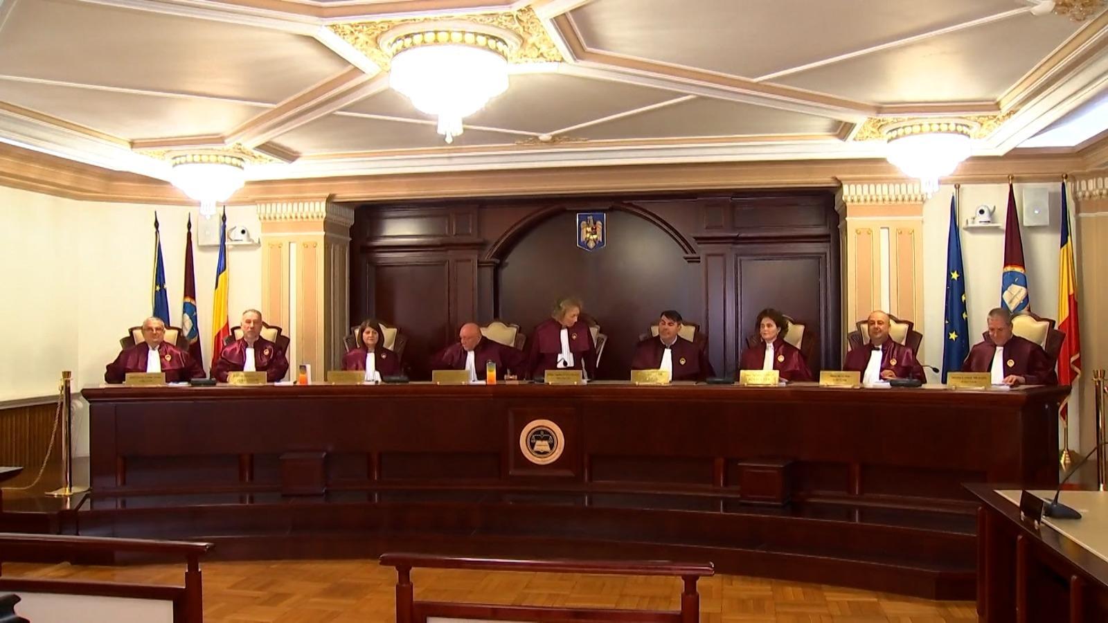 CCR anunţă duminică decizia privind pensiile speciale ale magistraţilor, după sesizarea ÎCCJ