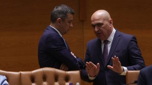 PSD ameninţă iar cu opoziţia, dar doar după ce se împart banii din Buget. Nu exclude alianţă cu AUR