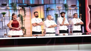 Chefi la cuţite, azi la Antena 1. Amuleta care le impune concurenților să gătească legați la mâini