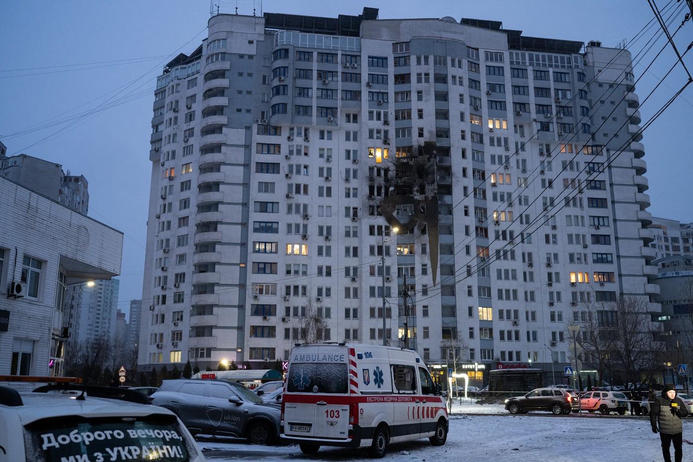 Ucrainenii, îndemnați să părăsească Kievul. Rusia a lăsat orașul fără încălzire, apă și curent, pe timp de ger