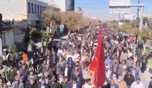 Marşuri pro-regim în Iran, pe fondul protestelor violente. Autorităţile susţin că situaţia este „sub control”