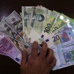 Cum s-a prăbuşit moneda iraniană la aproape zero faţă de dolar. E de 20.000 de ori mai slabă ca la revoluţie