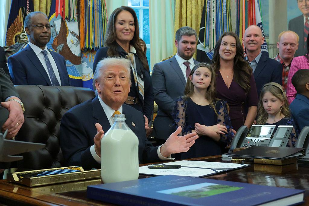 Cine l-a convins pe Donald Trump să nu atace Iranul. Rusia și Oman au mediat discuţiile cu Teheranul
