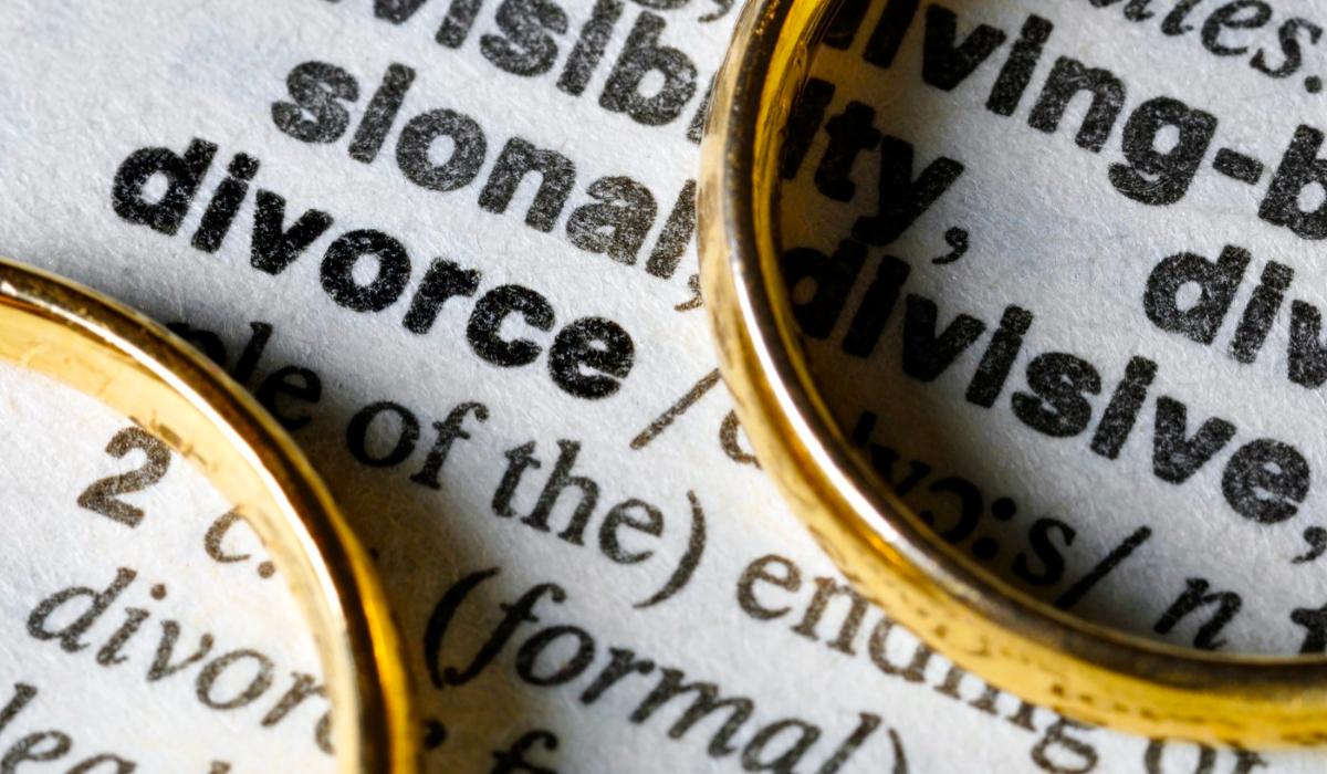 Mii de polonezi divorţaţi descoperă că sunt în continuare căsătoriţi, în contextul haosului judiciar din ţară