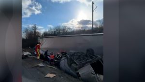 Filmul accidentului de Drumul Morţii unde un TIR a spulberat un tată şi pe cei doi copii ai săi