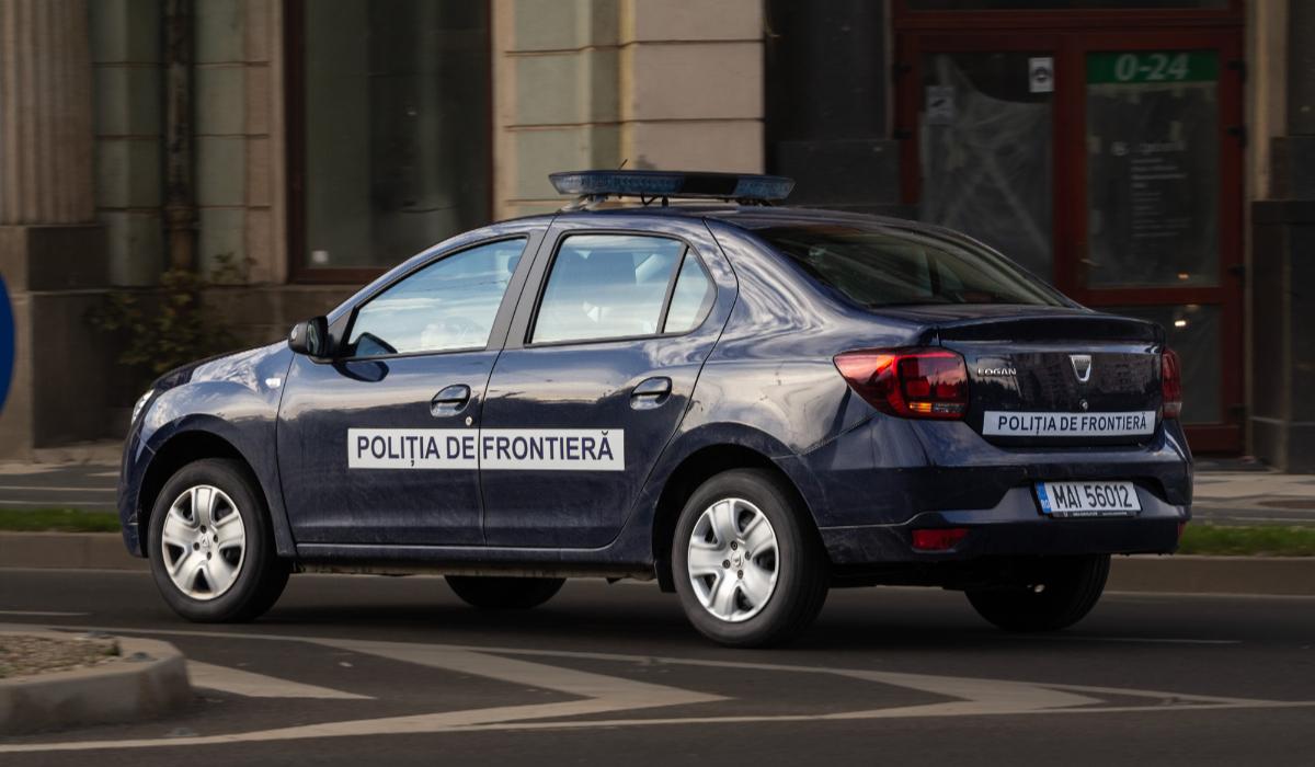 Şofer bulgar, dus cu autospeciala la ATM de un poliţist de frontieră. Agentul i-ar fi cerut mită ca să-l ierte