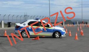 Instruirea poliţiştilor pentru conducere defensivă şi în regim prioritar, suspendată. Reacţia sindicaliştilor