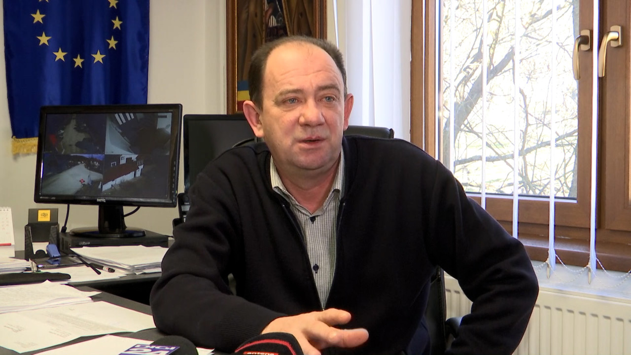 Un primar cu 5 mandate îşi întoarce comuna în comunism: taie curentul: „25 de ani nu a făcut nimic”