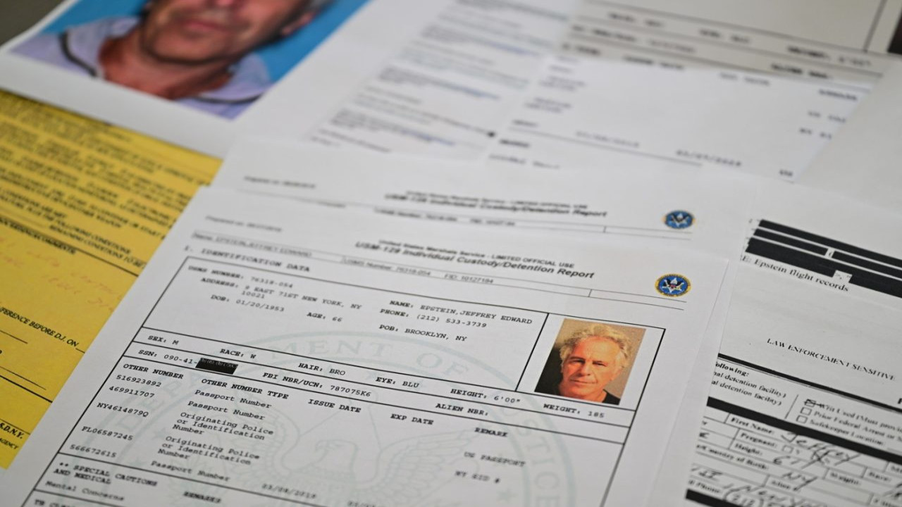 Cazul Andrei, românca manipulată de Epstein pentru a se întâlni cu el. Ce mesaje i-a transmis milionarul