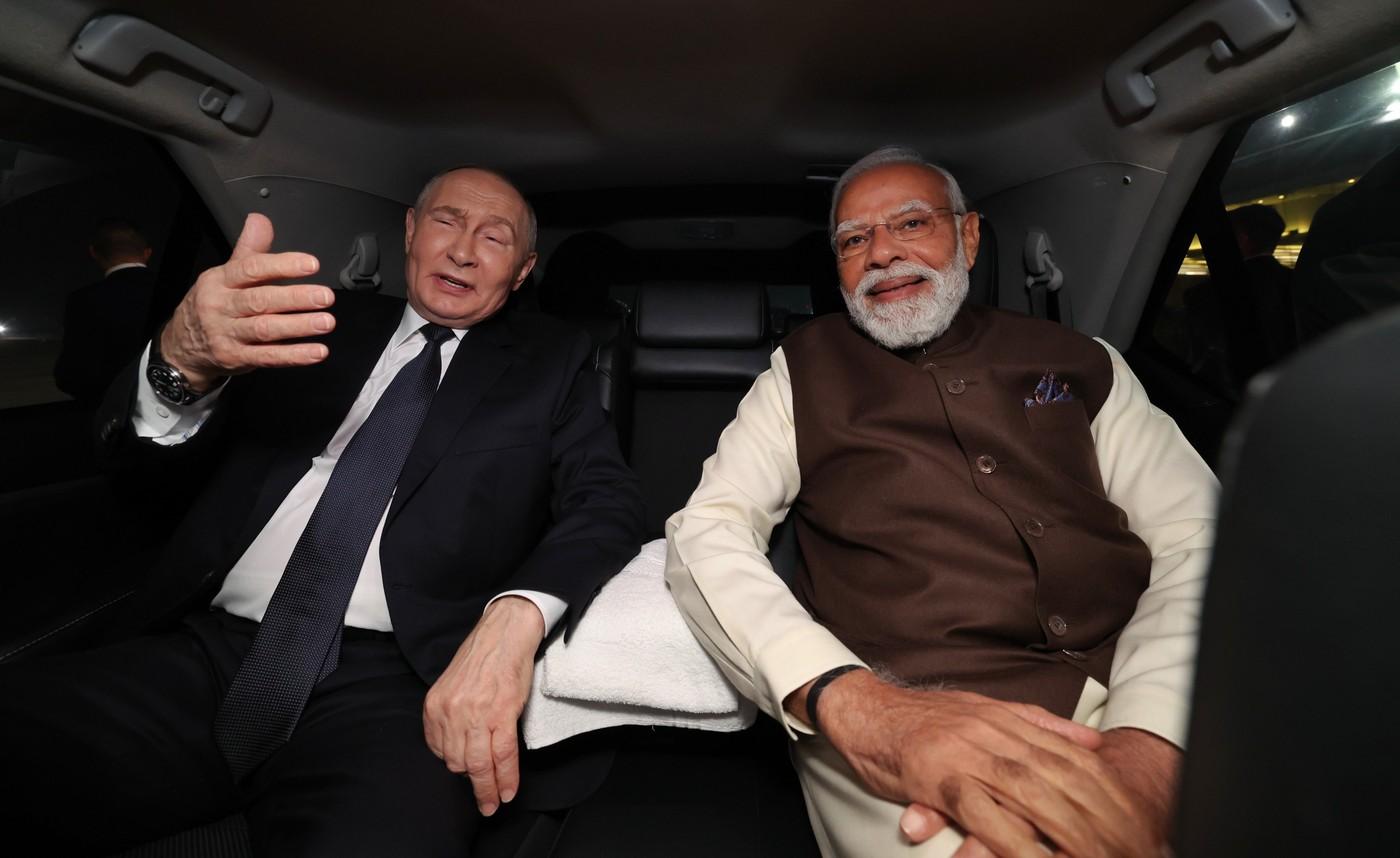 Răsturnare de situație: India cumpără petrol rusesc la preț premium după ce Trump i-a dat voie