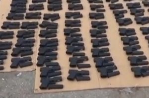 106 pistoale şi mii de pachete de ţigări, găsite într-un TIR din Turcia. Unde trebuia să ajungă „transportul”