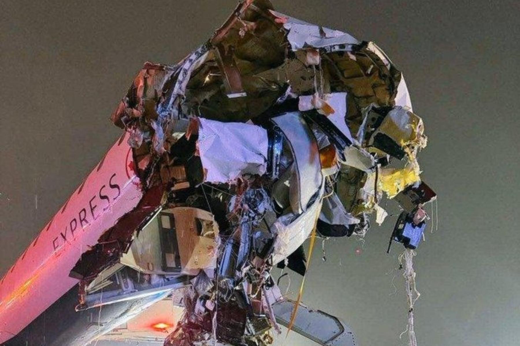 „Oprește, Truck 1!”. Momentul dramatic în care controlorul încearcă să evite coliziunea dintre avion şi camion