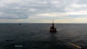 Momentul în care remorcherul Astana e înghiţit de mare, în doar câteva minute: „Ce au făcut copiii ăştia?”
