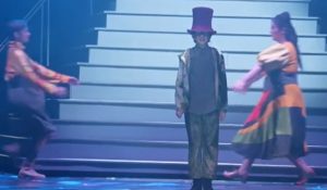 Culisele spectacolului de copii „sold out” în Bucureşti. 200 de costume folosite și miros de ciocolată live