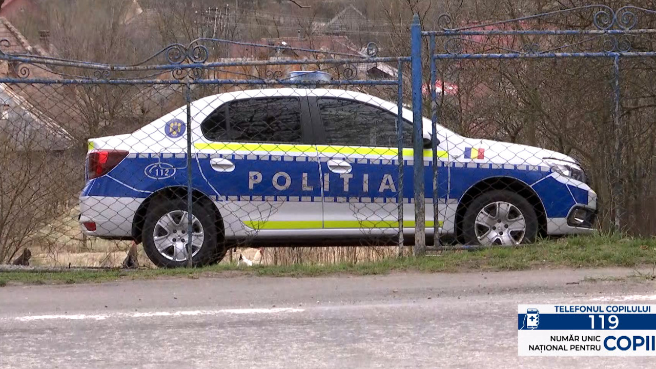 „Poliţia mi-a închis telefonul”. Vecinii fetei abuzate de părinţi spun că asistenţii sociali ştiau de abuzuri