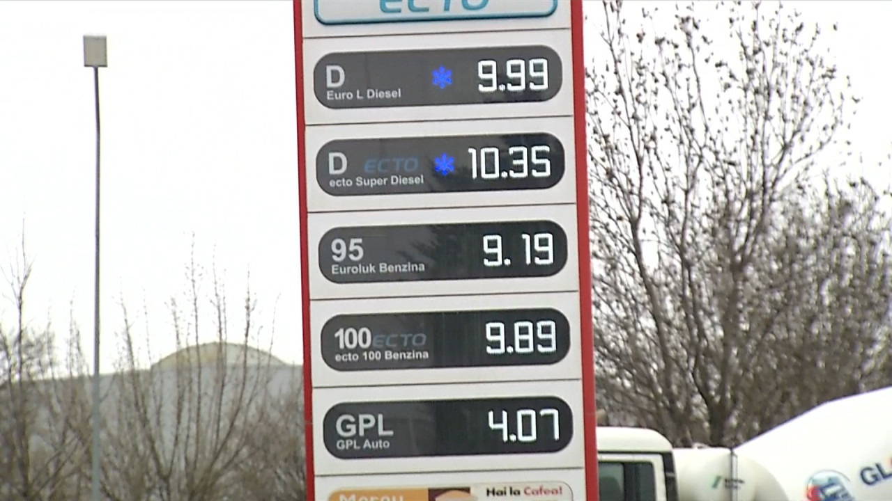 Ce măsuri propune Guvernul după anunţul privind starea de urgență pe piața carburanților