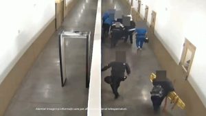 Român, mort în timp ce se afla în custodia agenţilor ICE. Ultimele clipe au fost surprinse de camere