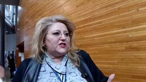 Diana Şoşoacă a făcut circ după ce a rămas fără imunitate. „S-ar putea să mă ridice, cu macaraua”