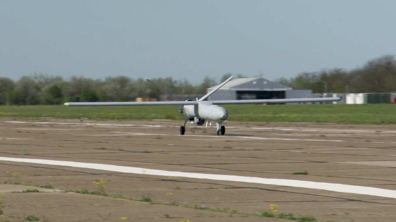 Prima dronă de spionaj construită în România, testată în zbor la fabrica din Chitila de lângă Bucureşti