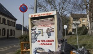 O poveste incredibilă de supraviețuire și justiție: Români salvați dintr-un container de colectare a hainelor în Germania