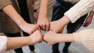 Impactul Colaborării Comunității asupra Dezvoltării Sociale: O Analiză Ampla