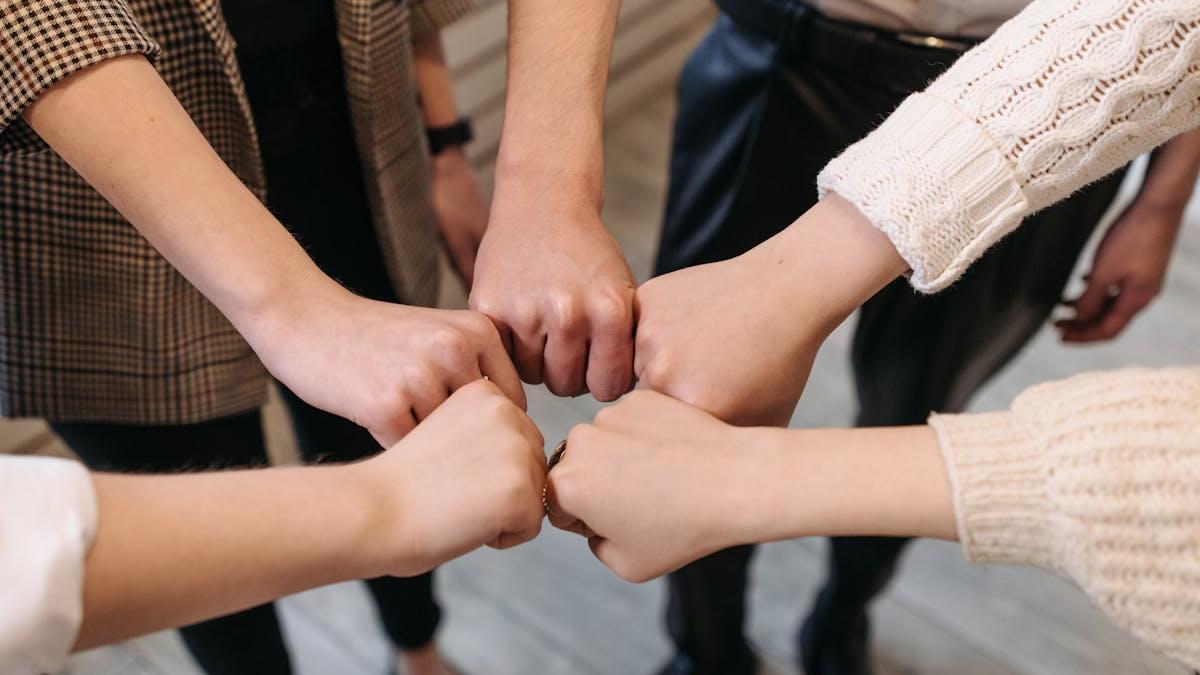 Impactul Colaborării Comunității asupra Dezvoltării Sociale: O Analiză Ampla