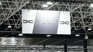 Căderea pieței auto din România: Impactul crizei politice și blocajul programului Rabla asupra Dacia