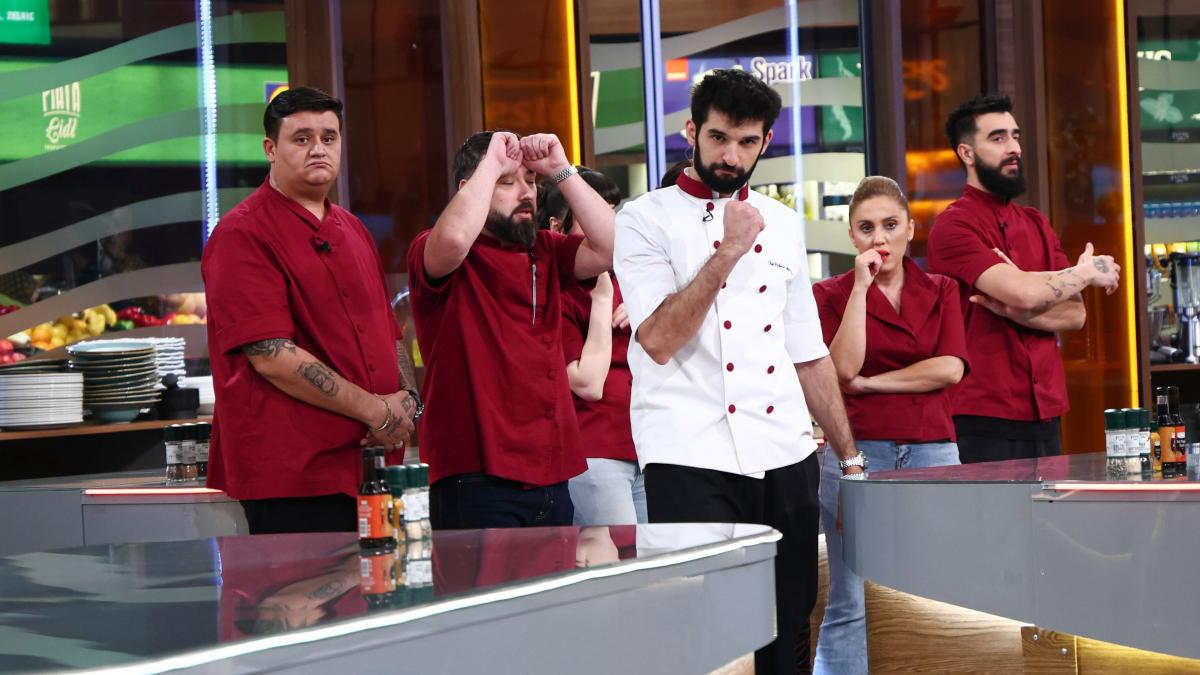 De la Războiul Culinar la Tensiunile Politice: Analiza Impactului Emisiunii „Chefi la cuțite” în Contextul Societății Românești