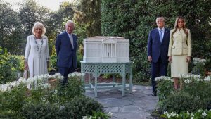 Trump și Regele Charles: O Glumă Controversată și Implicațiile Sale Politice