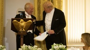 Regele Charles III și Replica sa la Casa Albă: O Lecție despre Identitatea Culturală și Istorică dintre Marea Britanie și Statele Unite