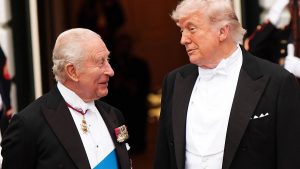 Analiza Imaginii Publice: Regele Charles și Donald Trump în Lumina Contextului Politic Global