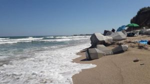 Plaja de nudiști de la 2 Mai: O analiză a închiderii și implicațiilor sale pentru turismul românesc
