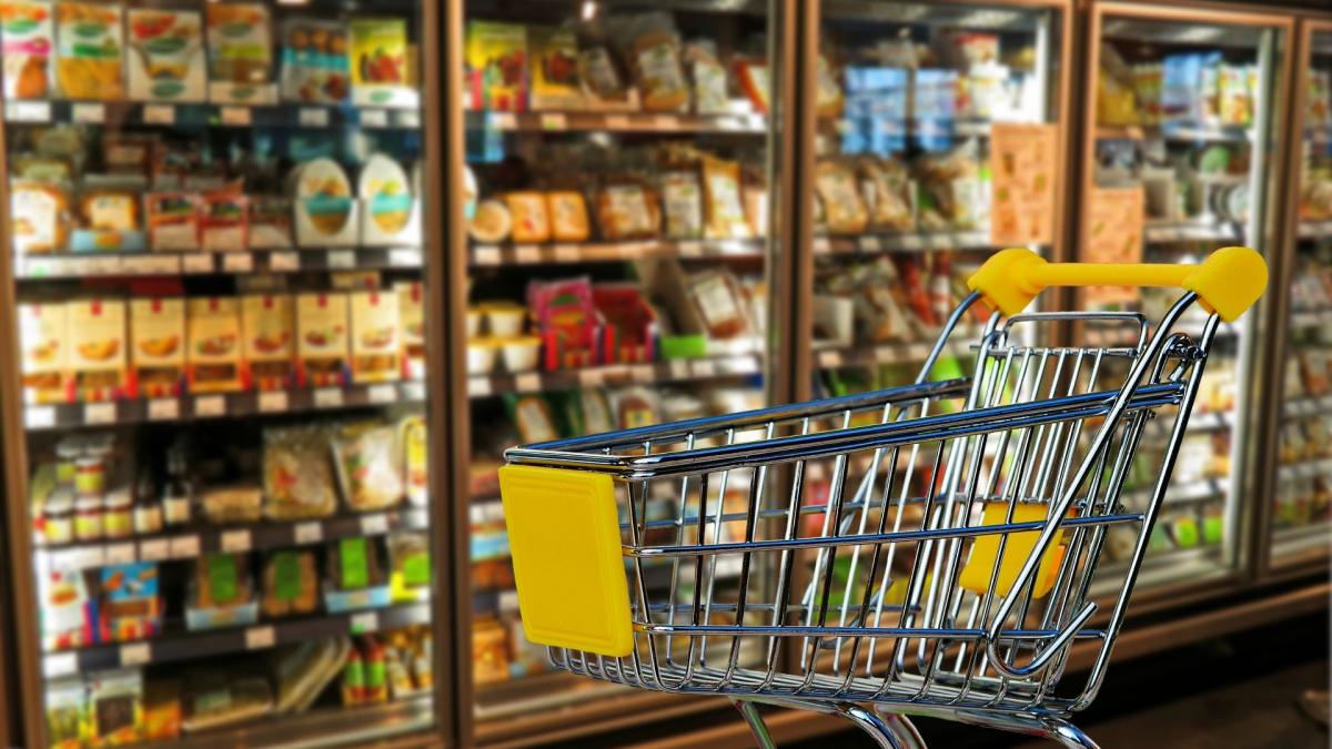 Supermarketuri deschise de Ziua Muncii: O privire detaliată asupra programului și tendințelor de consum în 2026