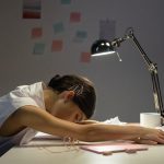 Reevaluarea Zilei Muncii: Semnificația și Provocările Autoexploatării în Societatea Contemporană