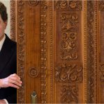 Analist, despre „bileţelul albastru” prin care Nicuşor Dan a fost anunţat de moţiunea de cenzură la consultări