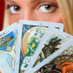 Horoscopul de Tarot pentru Mai 2026: Echilibrul între Siguranța Financiară și Relațiile Interumane