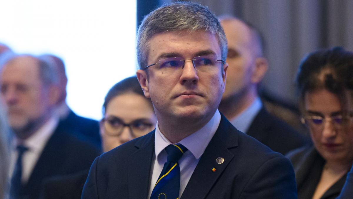 Demisia Șefului Autorității pentru Digitalizarea României: Implicații și Analiză Detaliată