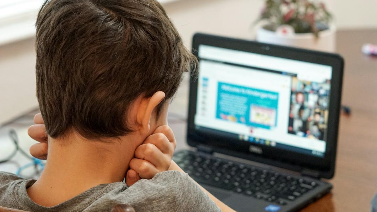 Transformarea Competentelor Digitale la Bacalaureat: O Analiză a Noilor Reguli și Implicațiile Lor