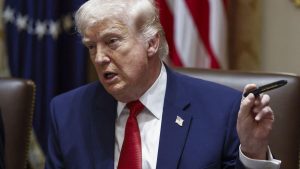 De ce Trump refuză să poarte vestă antiglonț: O analiză a securității personale și a percepției publice