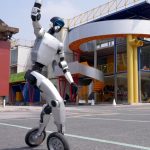 Revoluția robotică în aeroporturile din Japonia: cum roboții umanoizi transformă gestionarea bagajelor